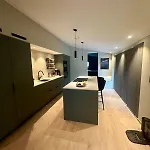 Spacious, 3 Bedroom House With Parking شقة برغن