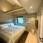 شقة Spacious, 3 Bedroom House With Parking *