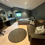 شقة Spacious, 3 Bedroom House With Parking