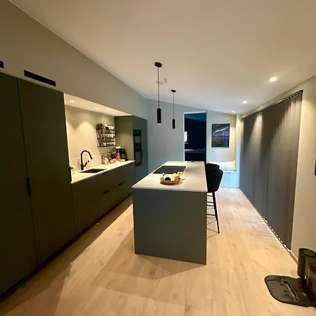 Spacious, 3 Bedroom House With Parking 公寓 卑爾根