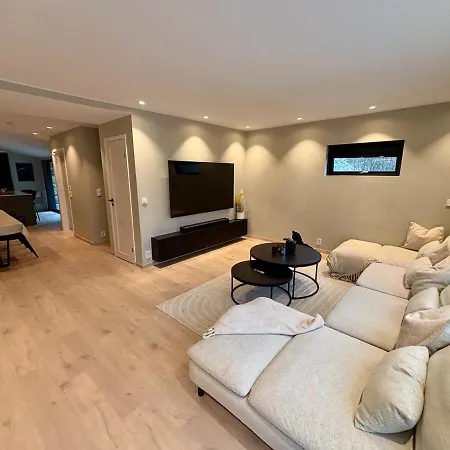 Apartmán Spacious, 3 Bedroom House With Parking Bergen