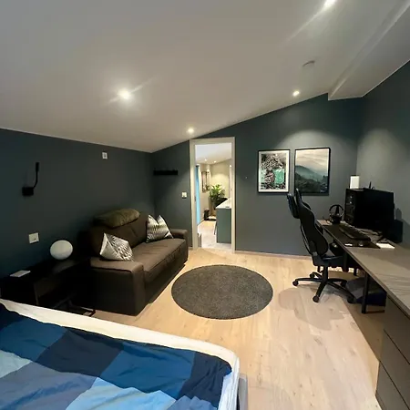 Spacious, 3 Bedroom House With Parking Apartmán Bergen