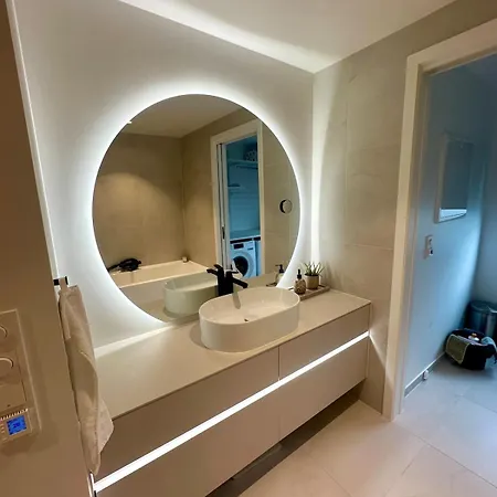 Spacious, 3 Bedroom House With Parking * 卑爾根