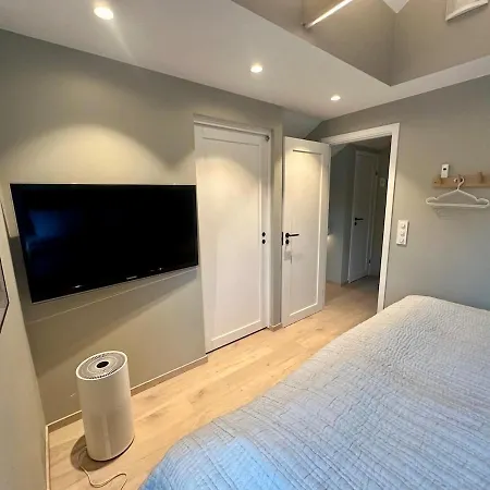 Spacious, 3 Bedroom House With Parking * 卑爾根